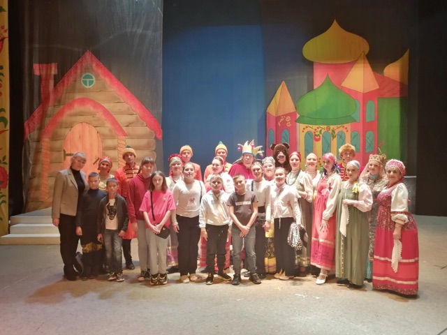 Участники школьного Экотеатра посетили Саратовский театр оперетты.