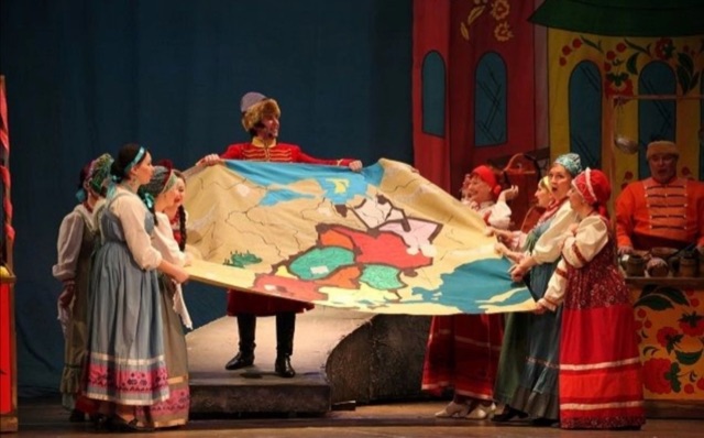 Участники школьного Экотеатра посетили Саратовский театр оперетты.